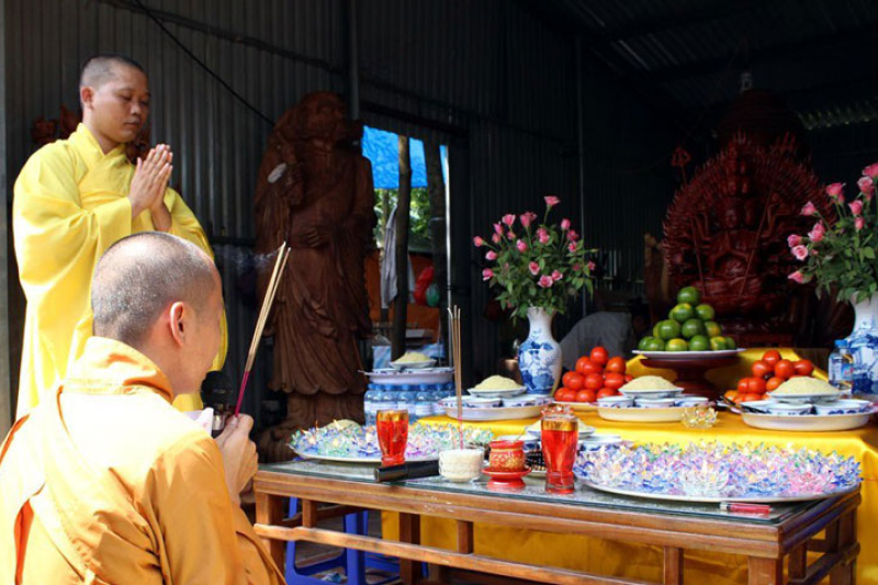 khai quang điểm nhãn